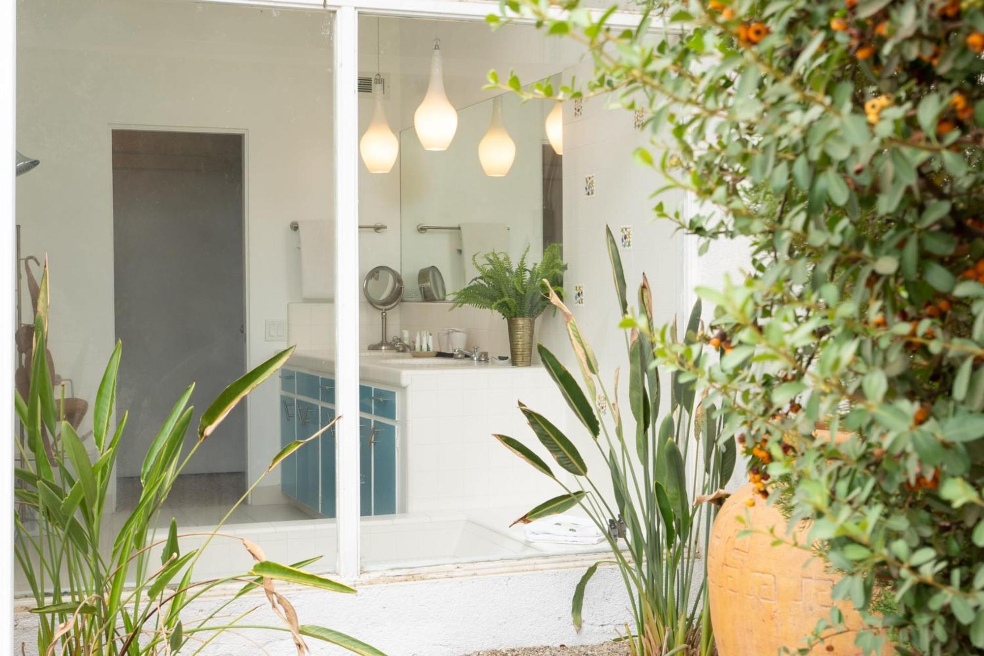 Monkey Tree Hotel By Avantstay Stylish Hotel In Palm Springs W Pool Exterior photo