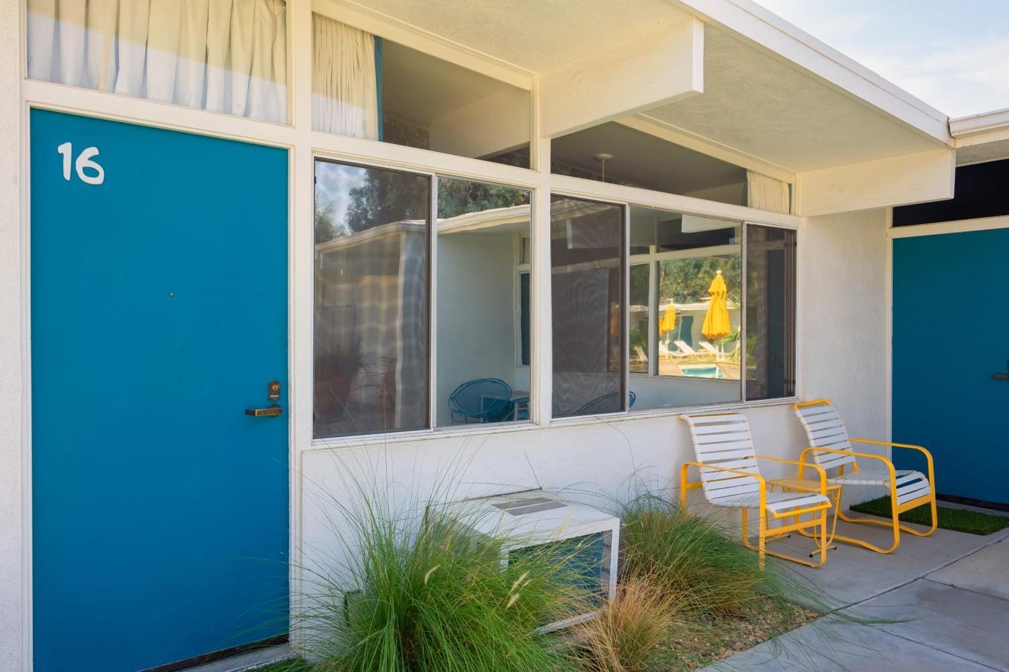Monkey Tree Hotel By Avantstay Stylish Hotel In Palm Springs W Pool Exterior photo