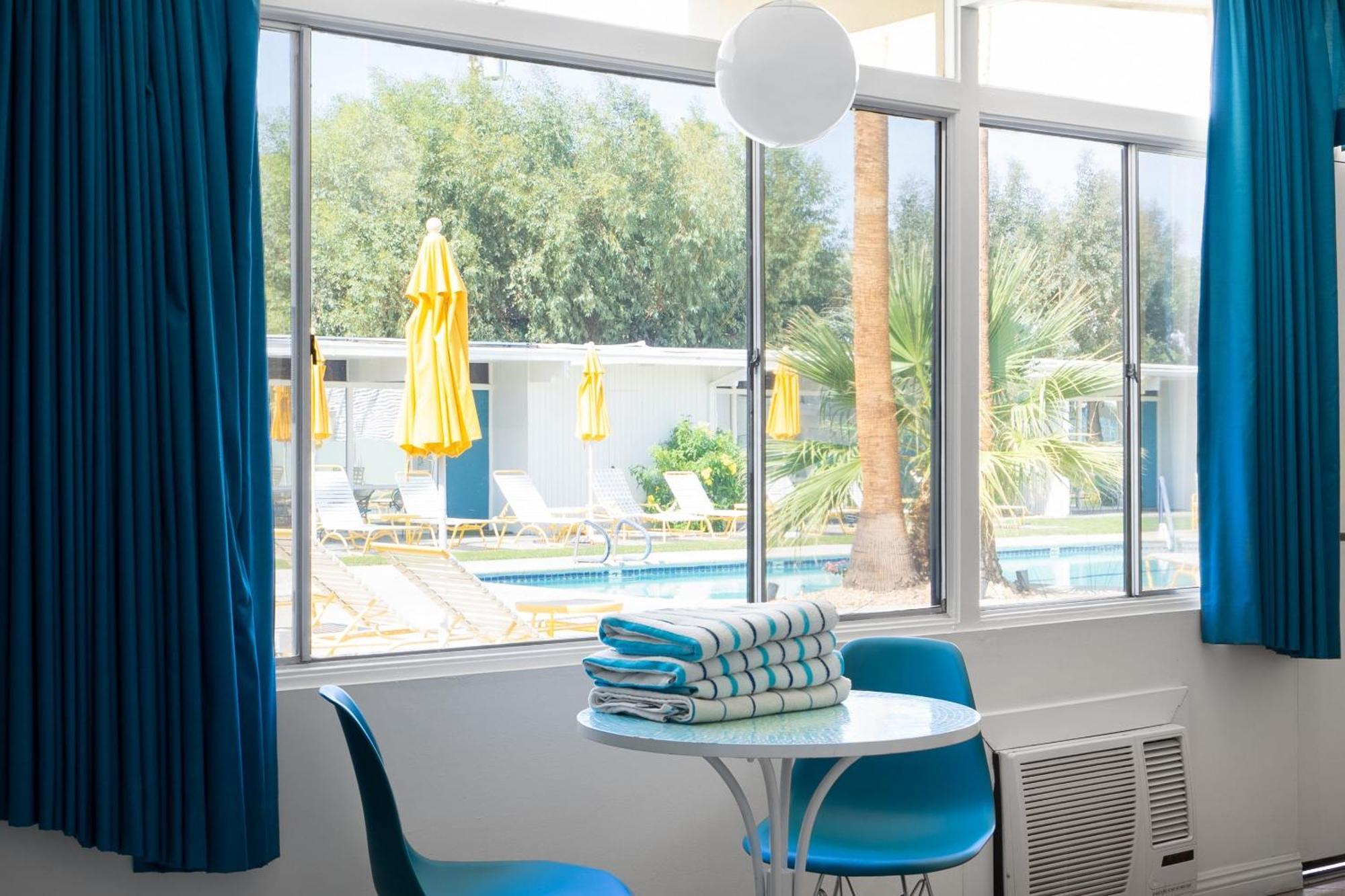 Monkey Tree Hotel By Avantstay Stylish Hotel In Palm Springs W Pool Exterior photo